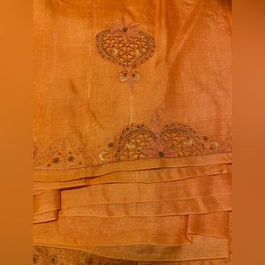 beautiful 100% silk sari/saree with incredible embroidery